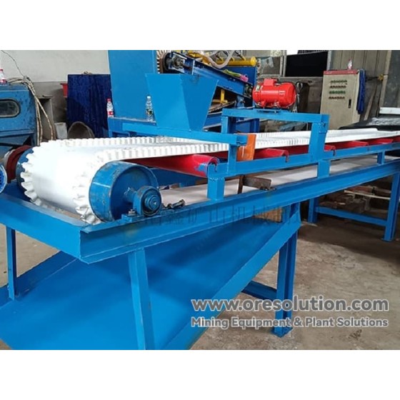 カーペット付き吊り下げ式振動水門